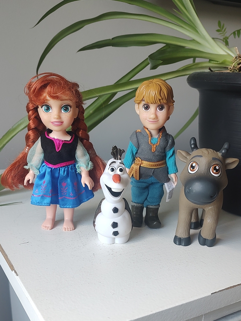 Bundle Of 4 Disney Frozen Petite Dolls